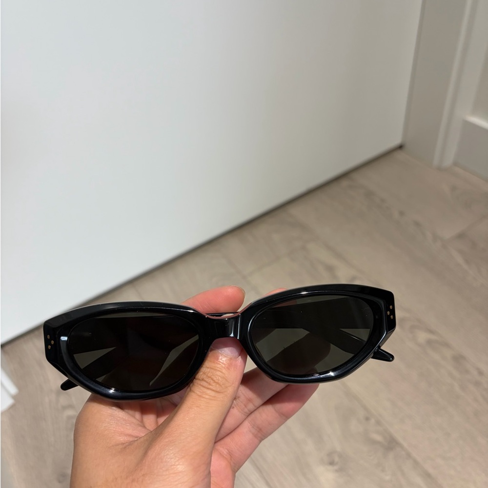 Chic Black Cat-Eye SunglassesGentle Monster DUNS GM – Black Cat-Eye Sunglasses